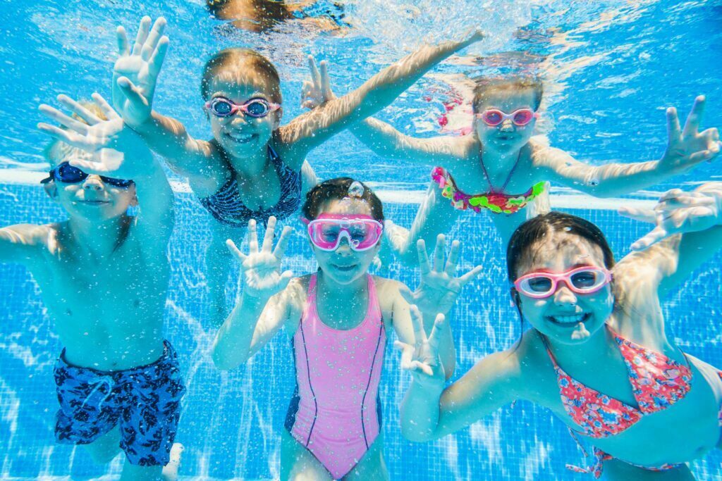 lice sisters kids swimming in swimming pool can lice survive chlorine optimized1